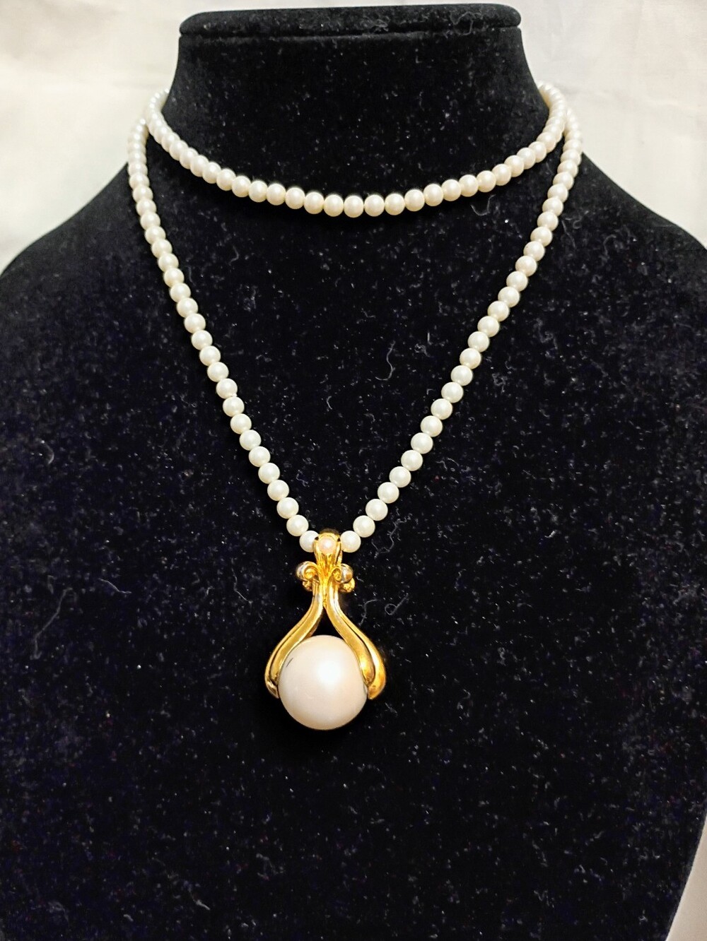 Vintage Avon Faux Pearl Drop Pendant Necklace